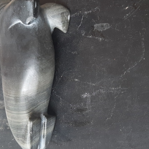 Enook MANOMIE inuit soapstone carving - Picture 4 of 5